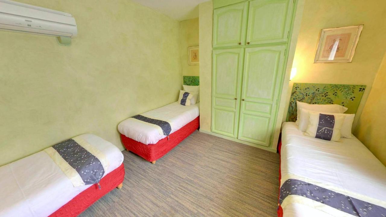 Hotel Du Mas Винассан Экстерьер фото